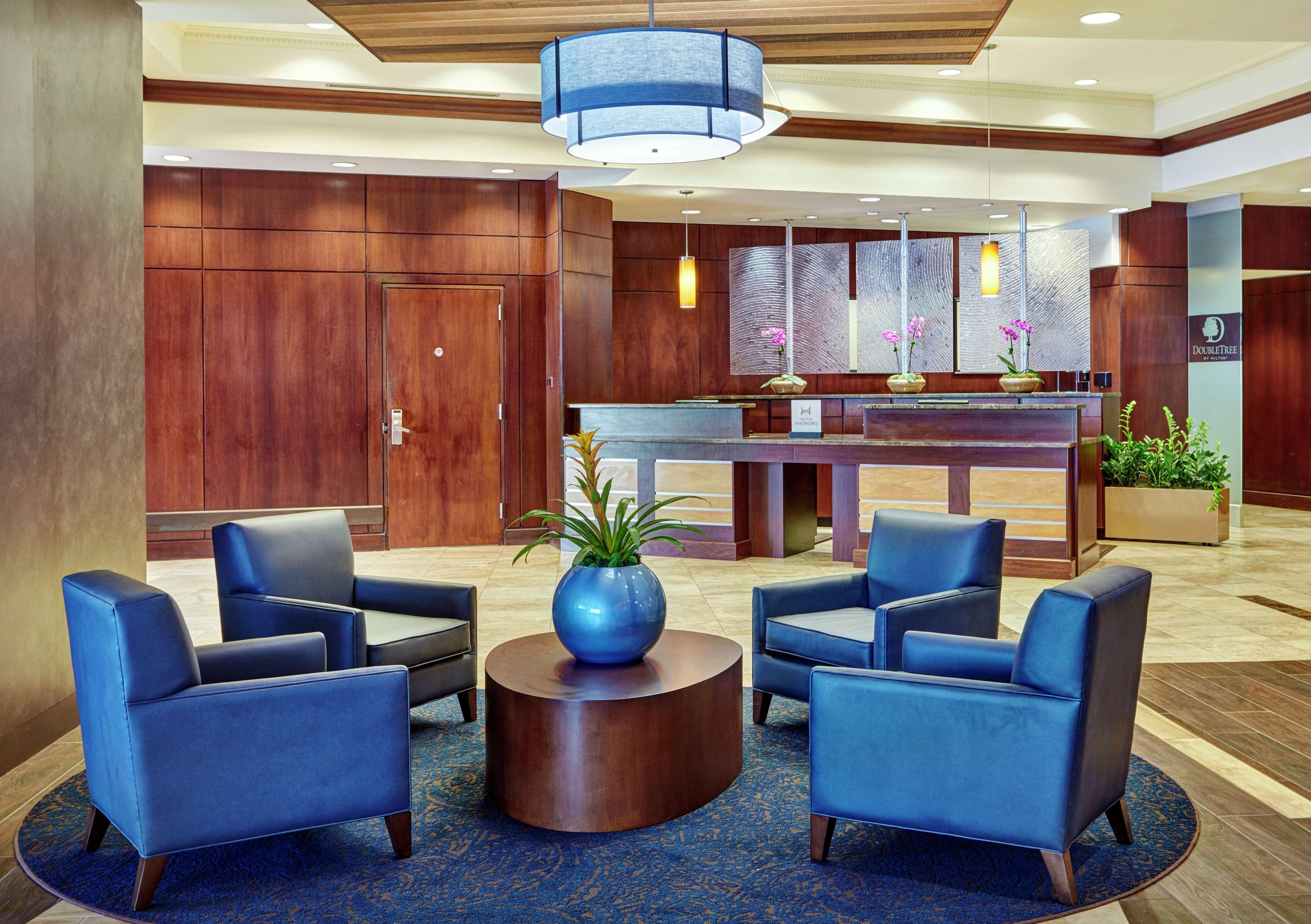 ดับเบิลทรี บาย ฮิลตัน ชาร์ลอตต์ เกตเวย์ วิลเลจ Hotel ชาร์ล็อต ภายนอก รูปภาพ